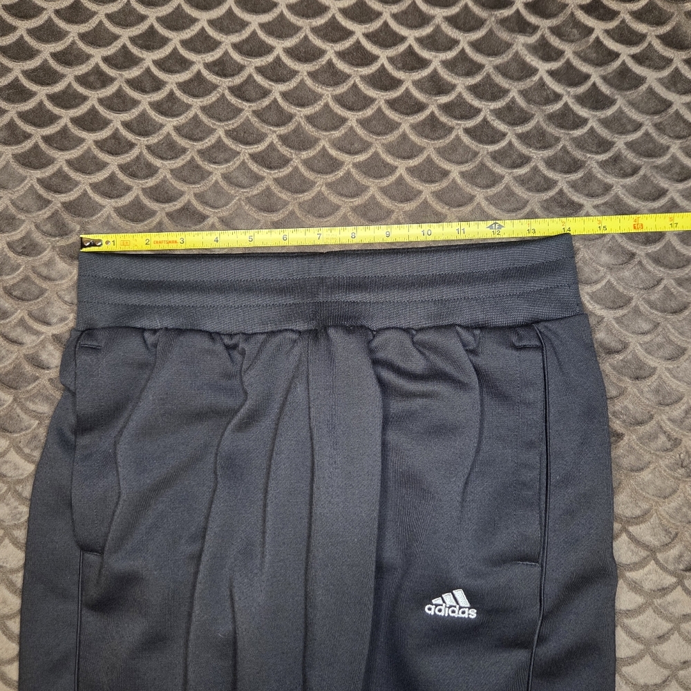 G245. Adidas Relaxed Fit Fleece Tapered-Leg Pant in Black  - Size S - Picture 4 of 6